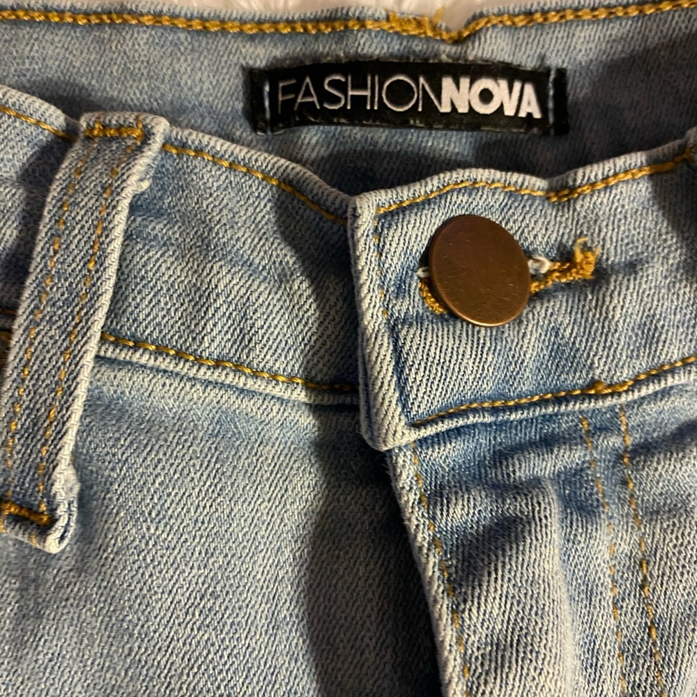 Fashion nova light denim skinny jeans - Picture 2 of 3